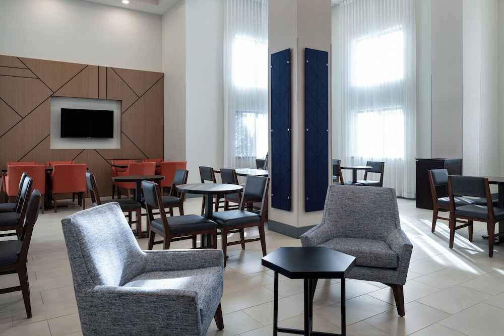 holiday inn express and suites midwest by ihg