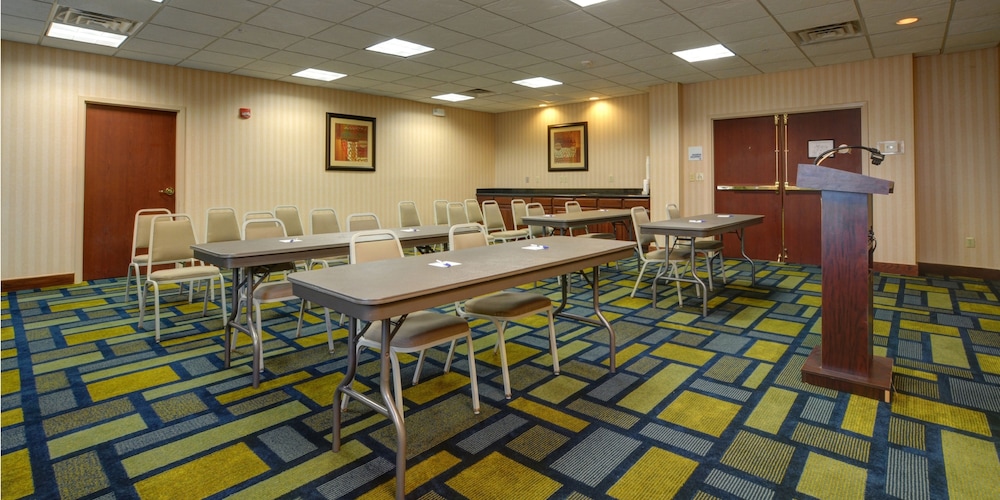 holiday inn express and suites midwest by ihg