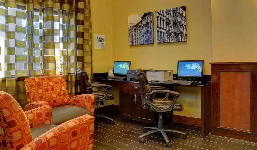 holiday inn express and suites midwest by ihg