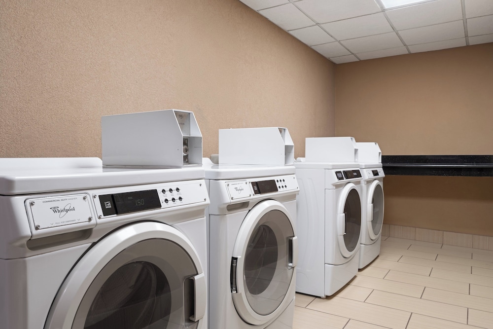 holiday inn express and suites midwest by ihg
