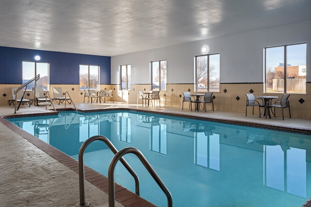holiday inn express and suites midwest by ihg