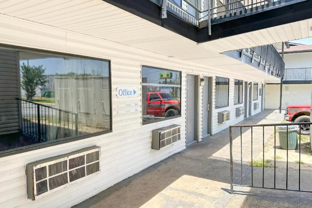 luxury inn by oyo albany
