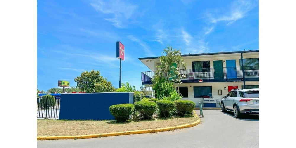 luxury inn by oyo albany