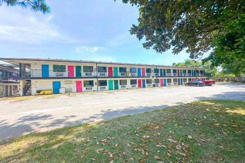 luxury inn by oyo albany