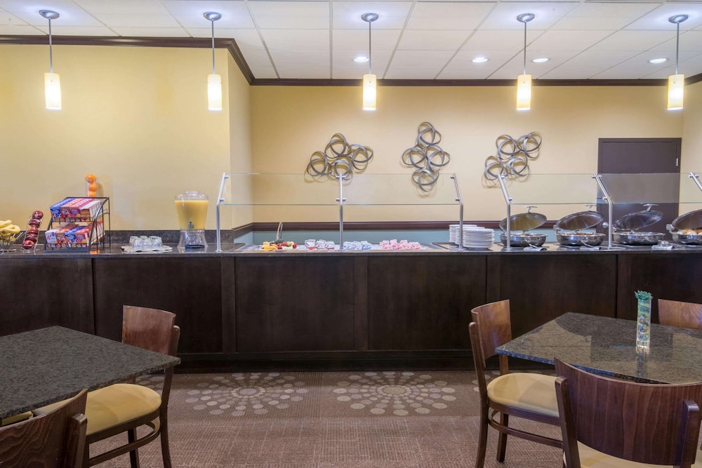wyndham garden oklahoma city conference ctr airpt bricktown