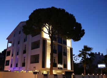 letstay hotel adults only