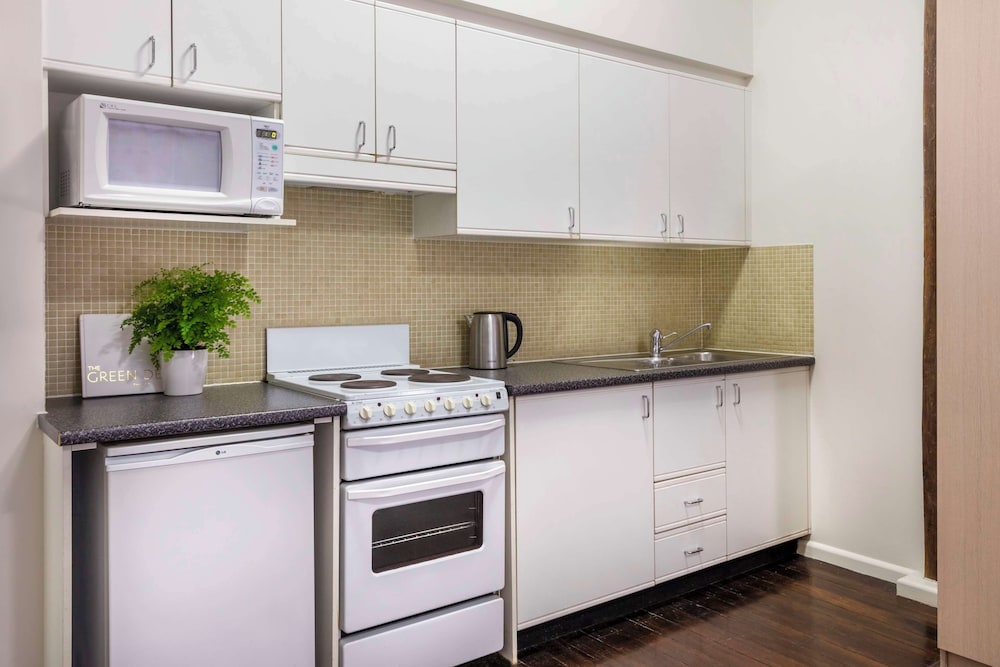 oaks sydney goldsbrough suites