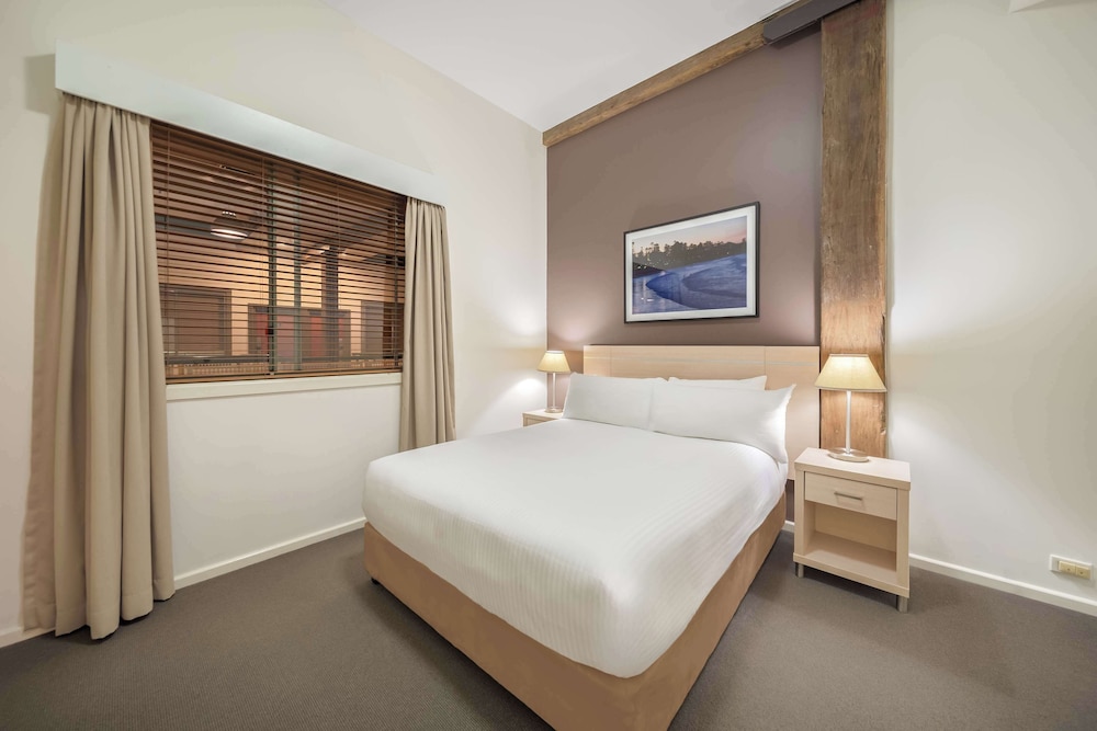 oaks sydney goldsbrough suites