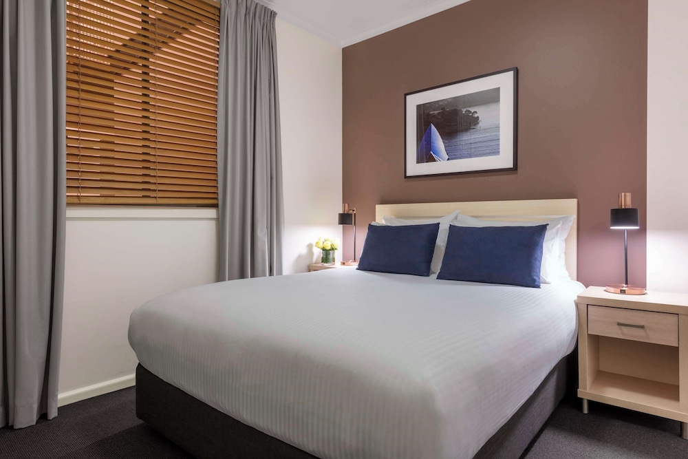 oaks sydney goldsbrough suites
