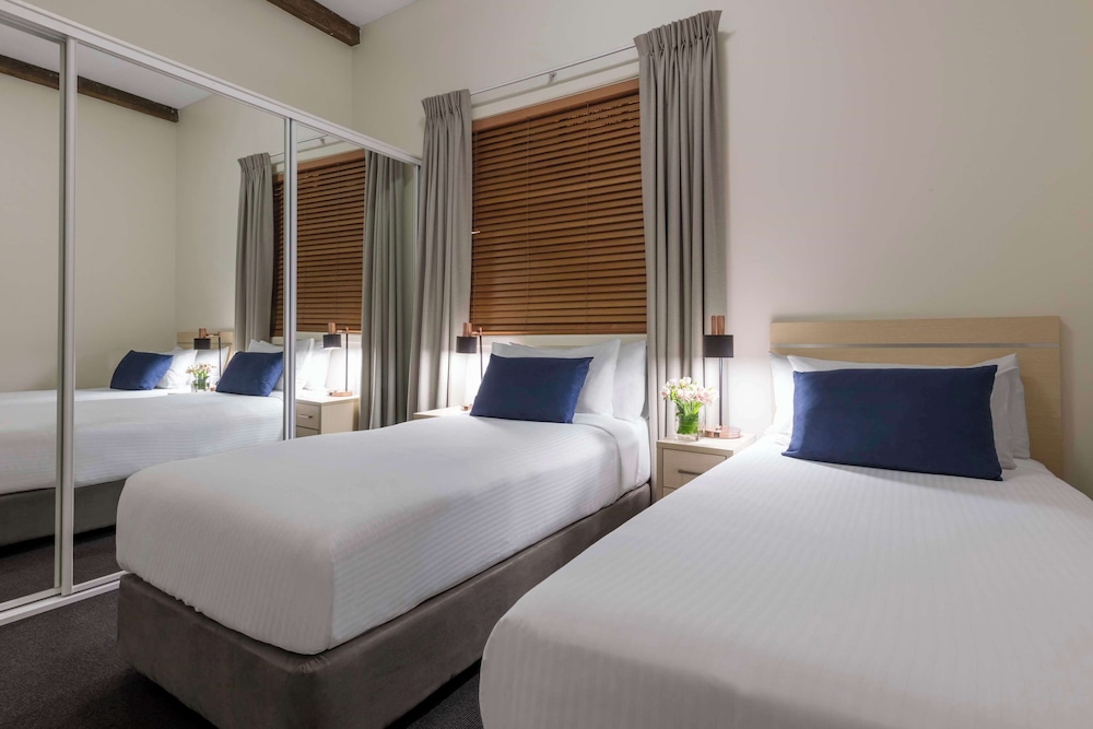 oaks sydney goldsbrough suites