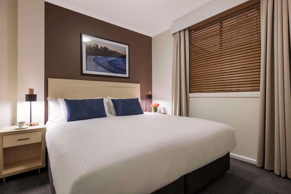 oaks sydney goldsbrough suites