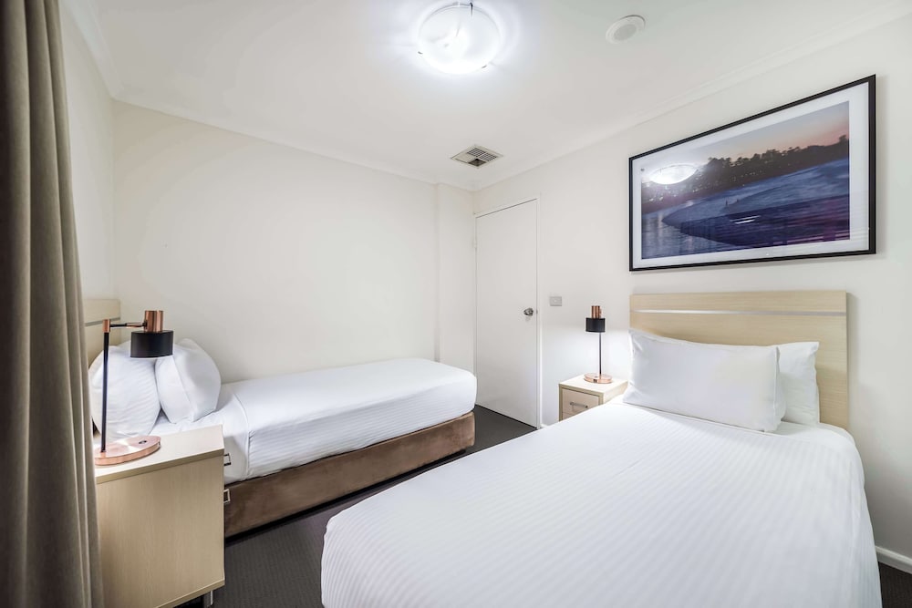 oaks sydney goldsbrough suites