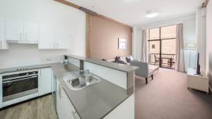 oaks sydney goldsbrough suites