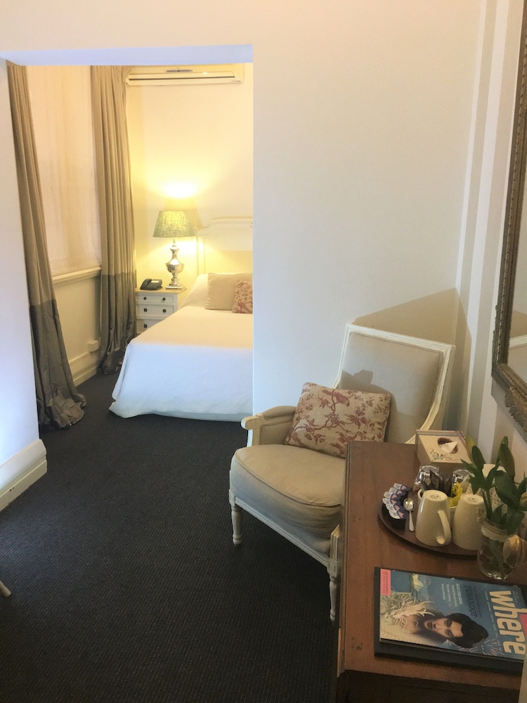 the russell boutique hotel