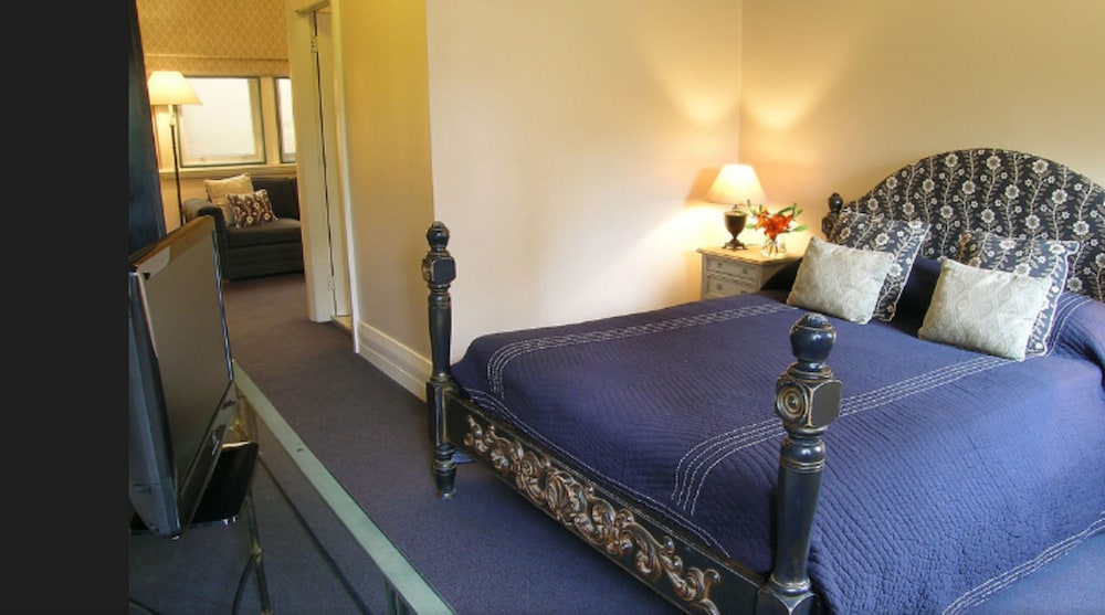 the russell boutique hotel