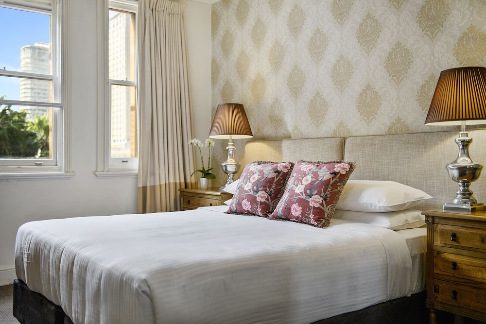 the russell boutique hotel