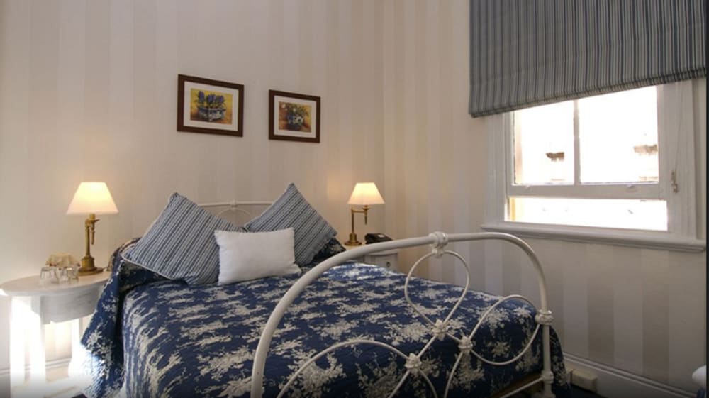 the russell boutique hotel