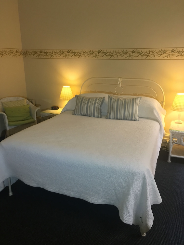 the russell boutique hotel