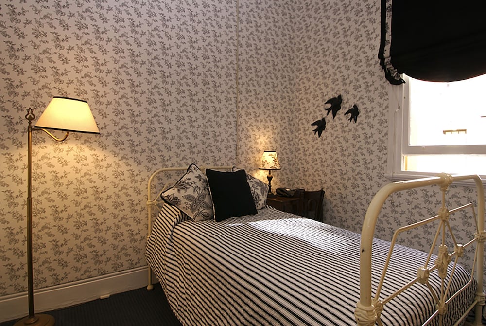 the russell boutique hotel