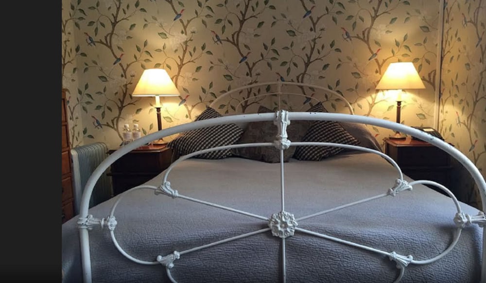 the russell boutique hotel