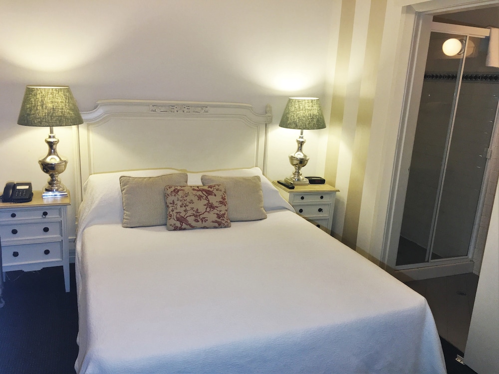 the russell boutique hotel