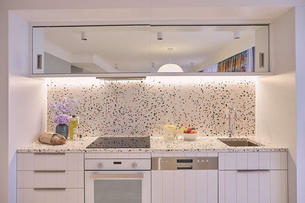 adina apartment hotel sydney chippendale