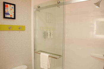 hampton inn and suites cathedral city