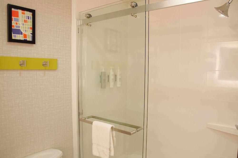 hampton inn and suites cathedral city