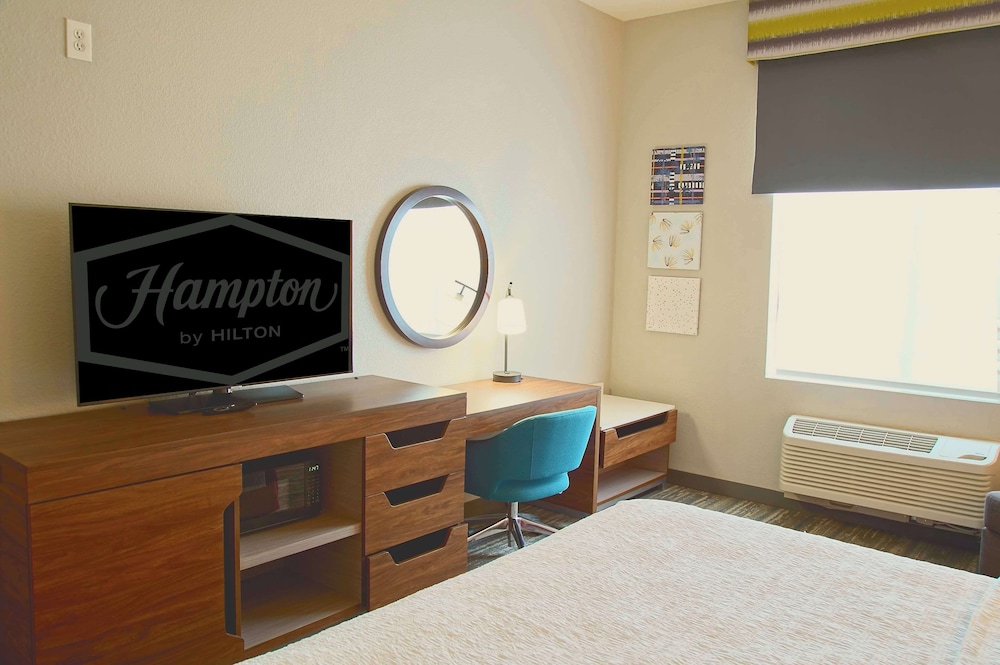 hampton inn and suites cathedral city