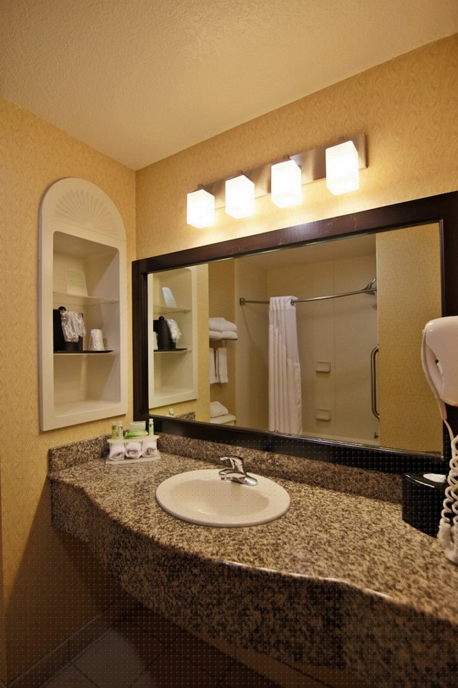 hampton inn and suites cathedral city