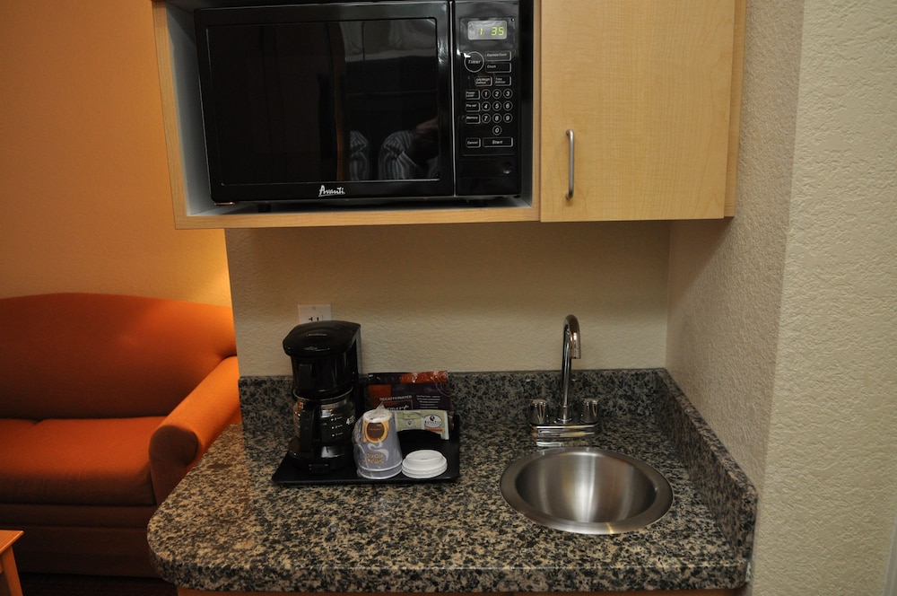 hampton inn and suites cathedral city