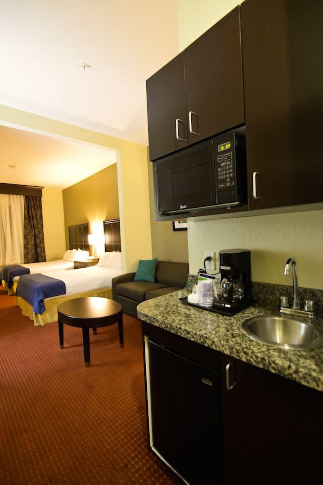 Hampton Inn & Suites Cathedral City,Near Cathedral City Marketplace,3 star