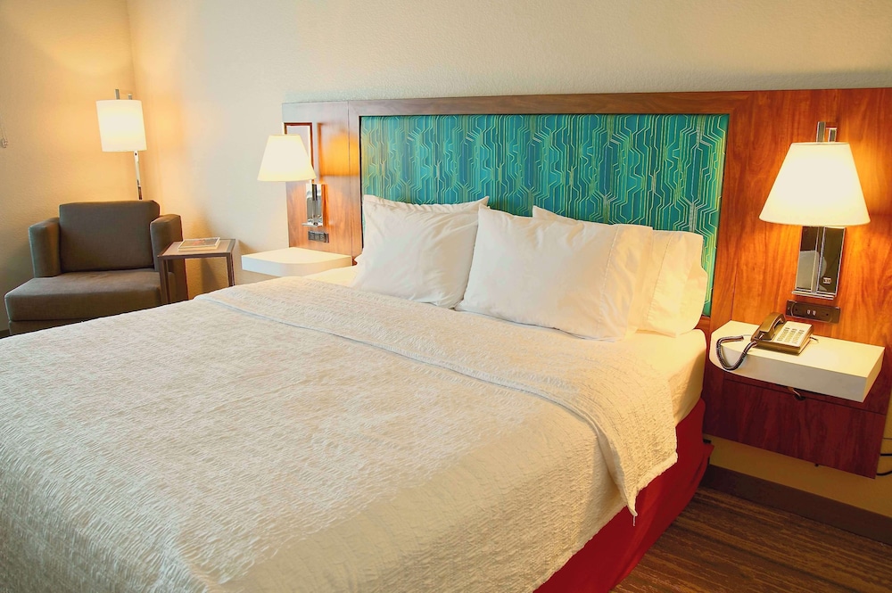 hampton inn and suites cathedral city