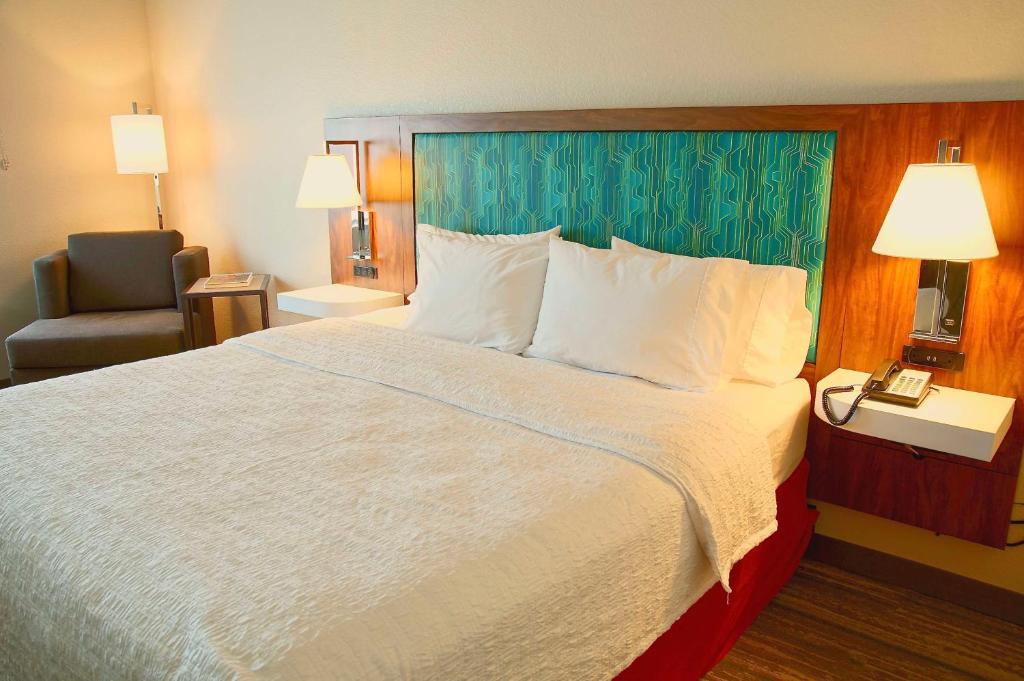 hampton inn and suites cathedral city