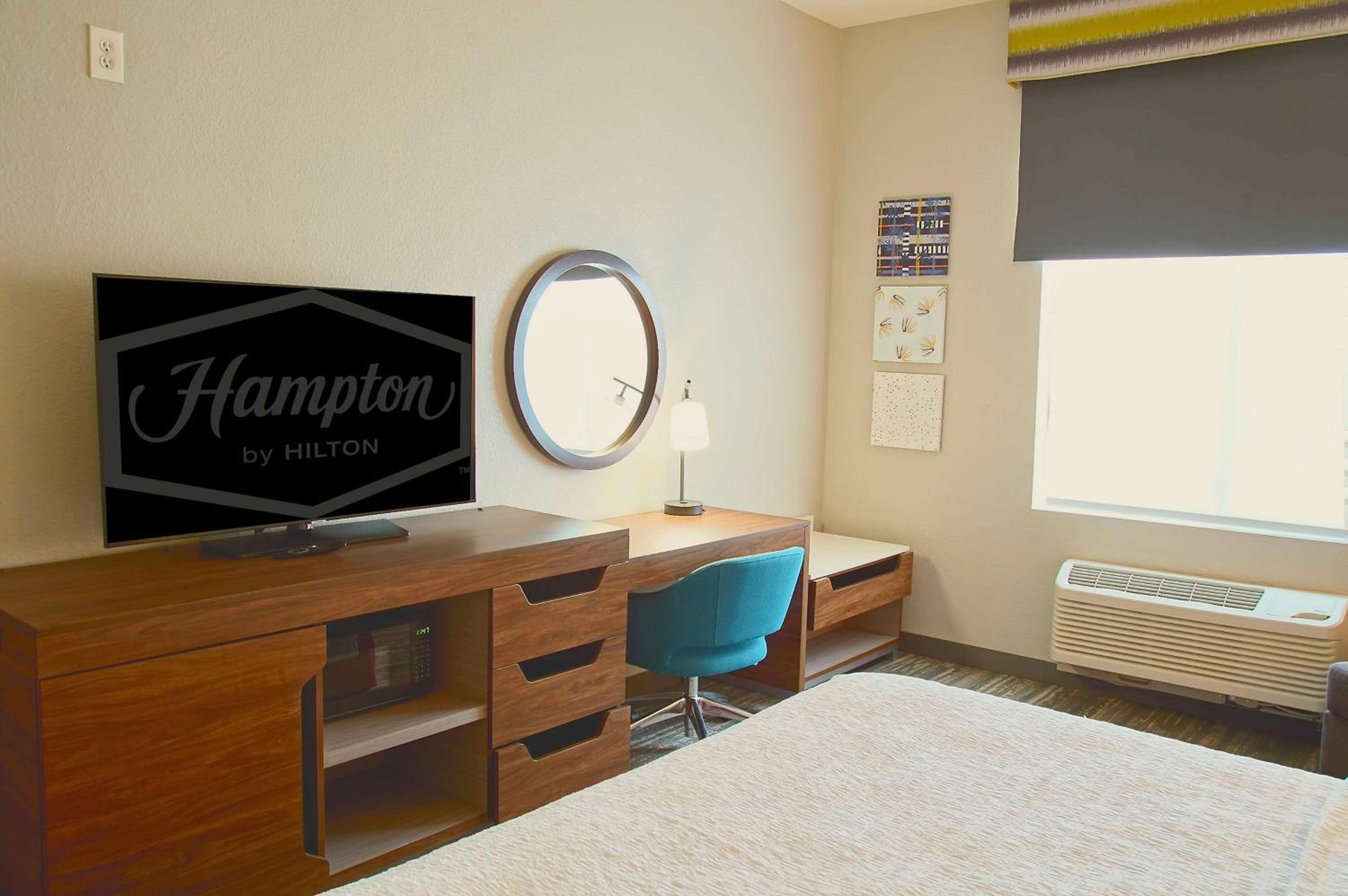 hampton inn and suites cathedral city