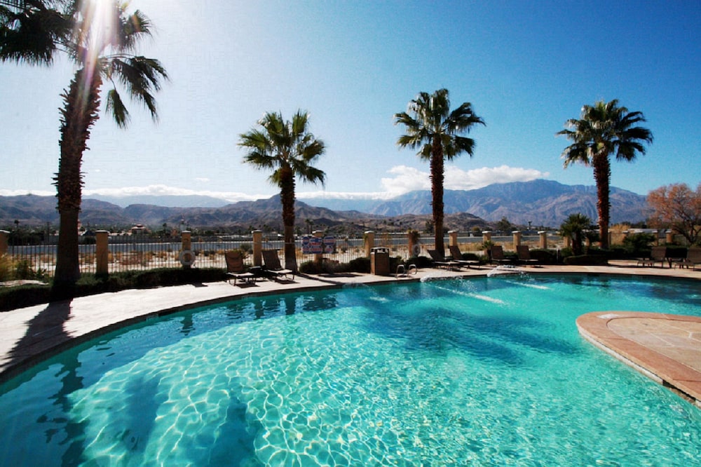 hampton inn and suites cathedral city