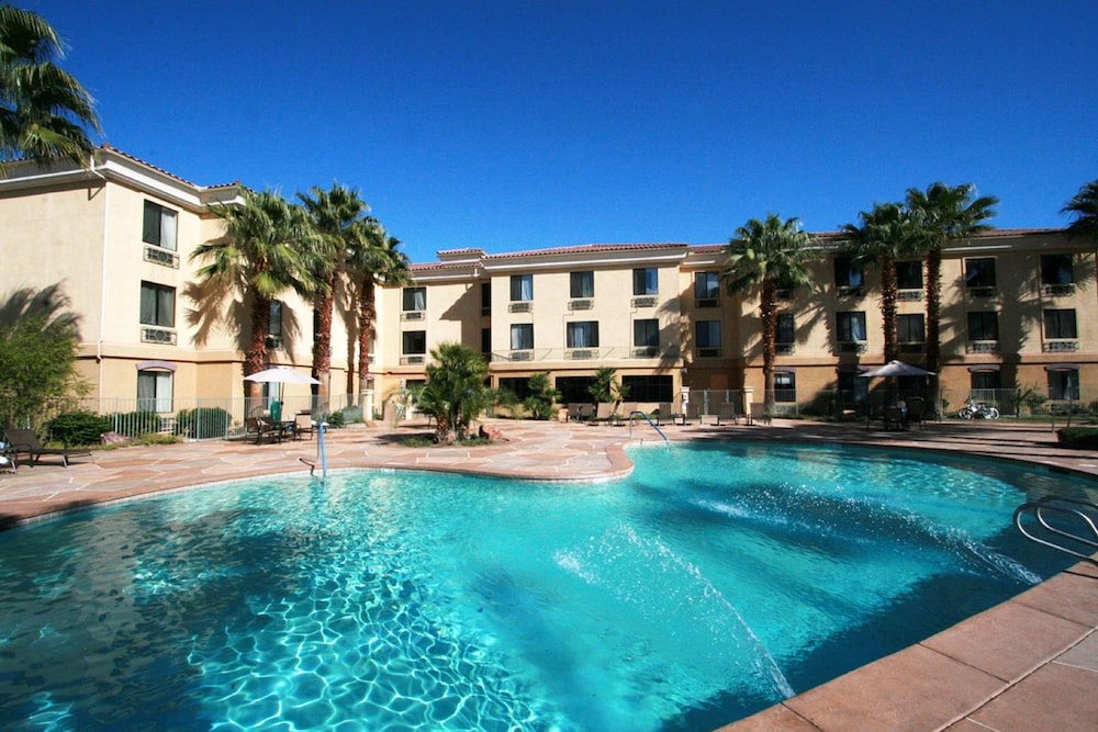 hampton inn and suites cathedral city