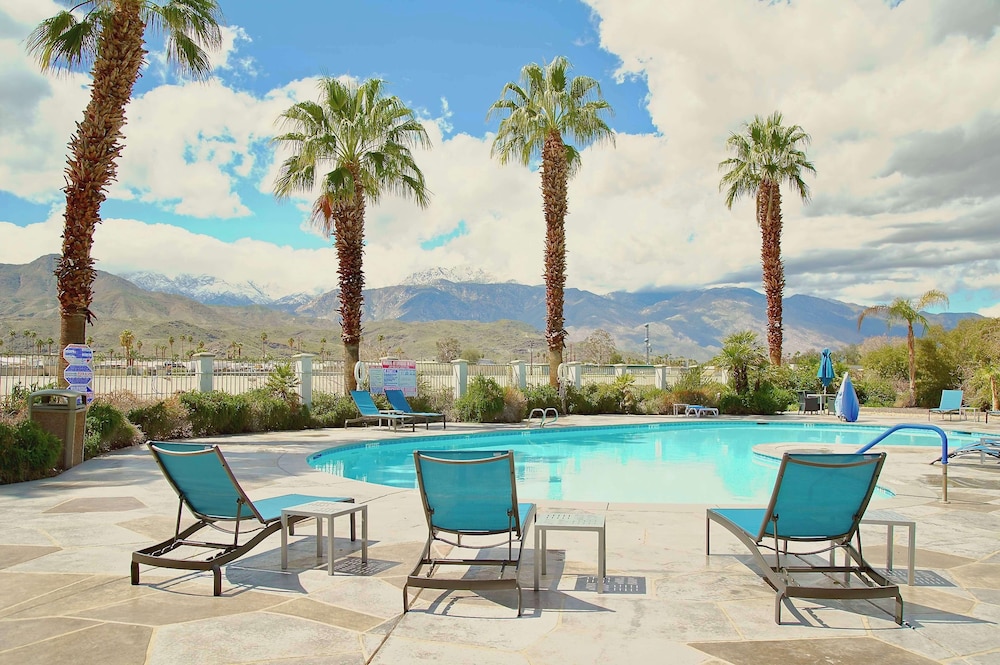 hampton inn and suites cathedral city