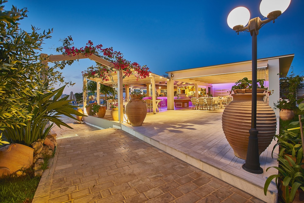 golden bay aparthotel