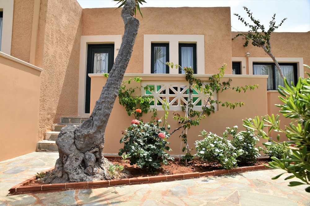 golden bay aparthotel