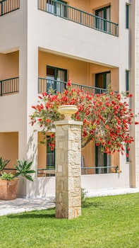 golden bay aparthotel