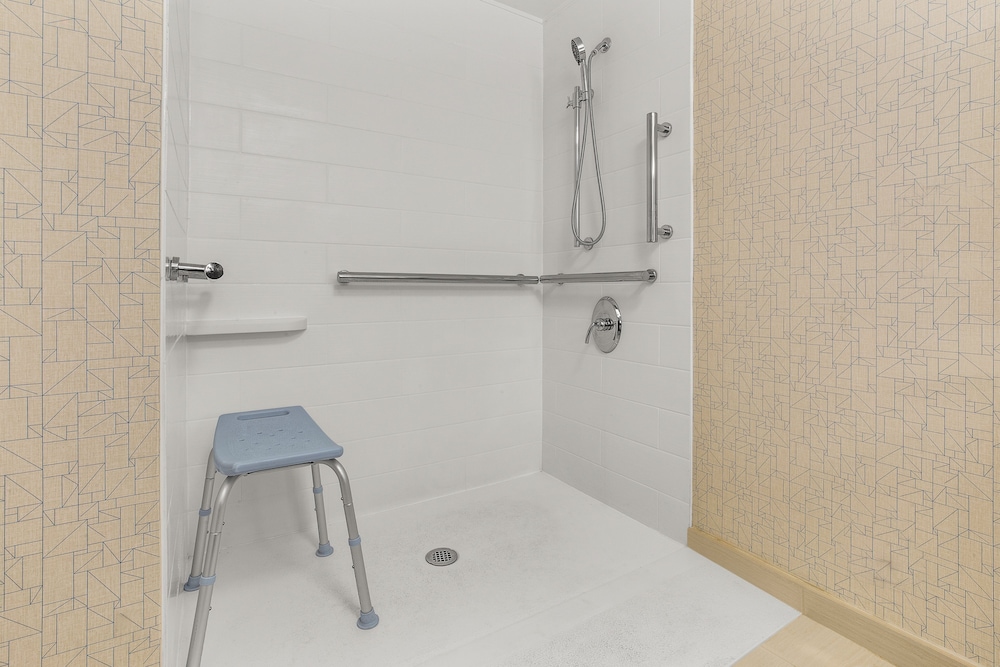 holiday inn express and suites tacoma by ihg