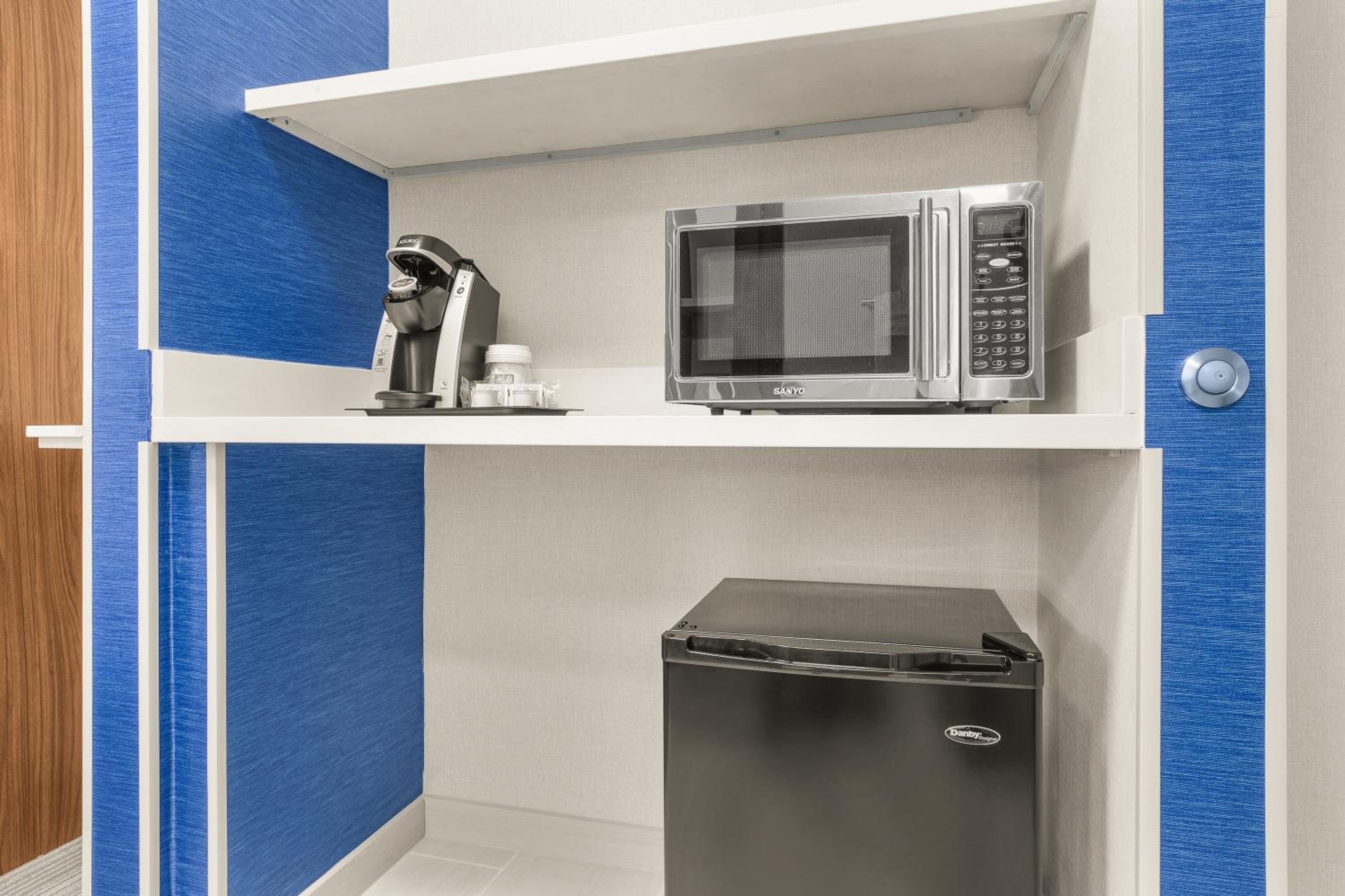 holiday inn express and suites tacoma by ihg
