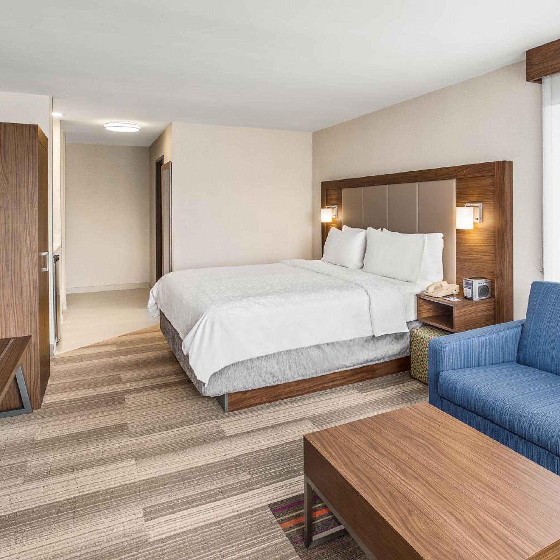 holiday inn express and suites tacoma by ihg