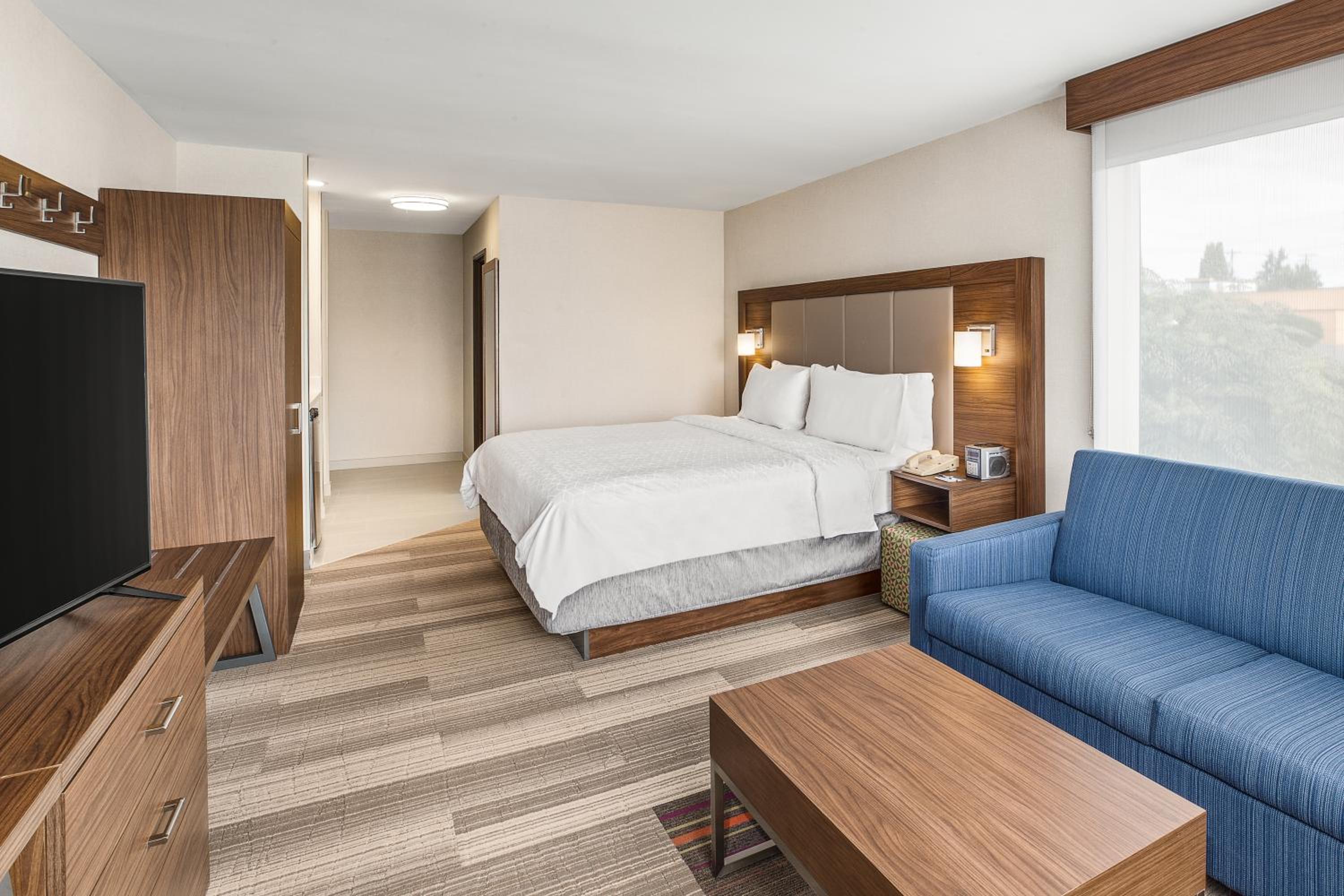 holiday inn express and suites tacoma by ihg