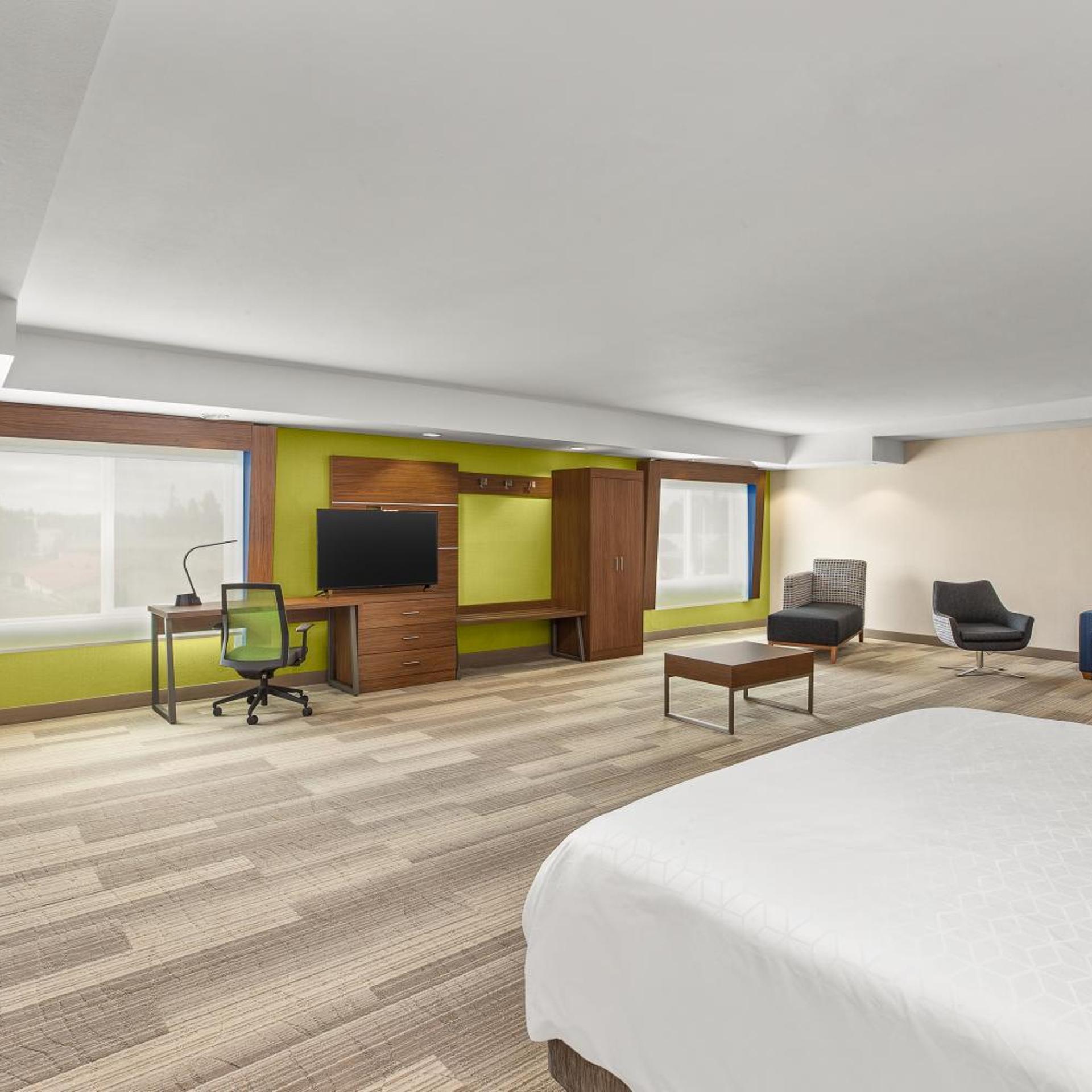holiday inn express and suites tacoma by ihg