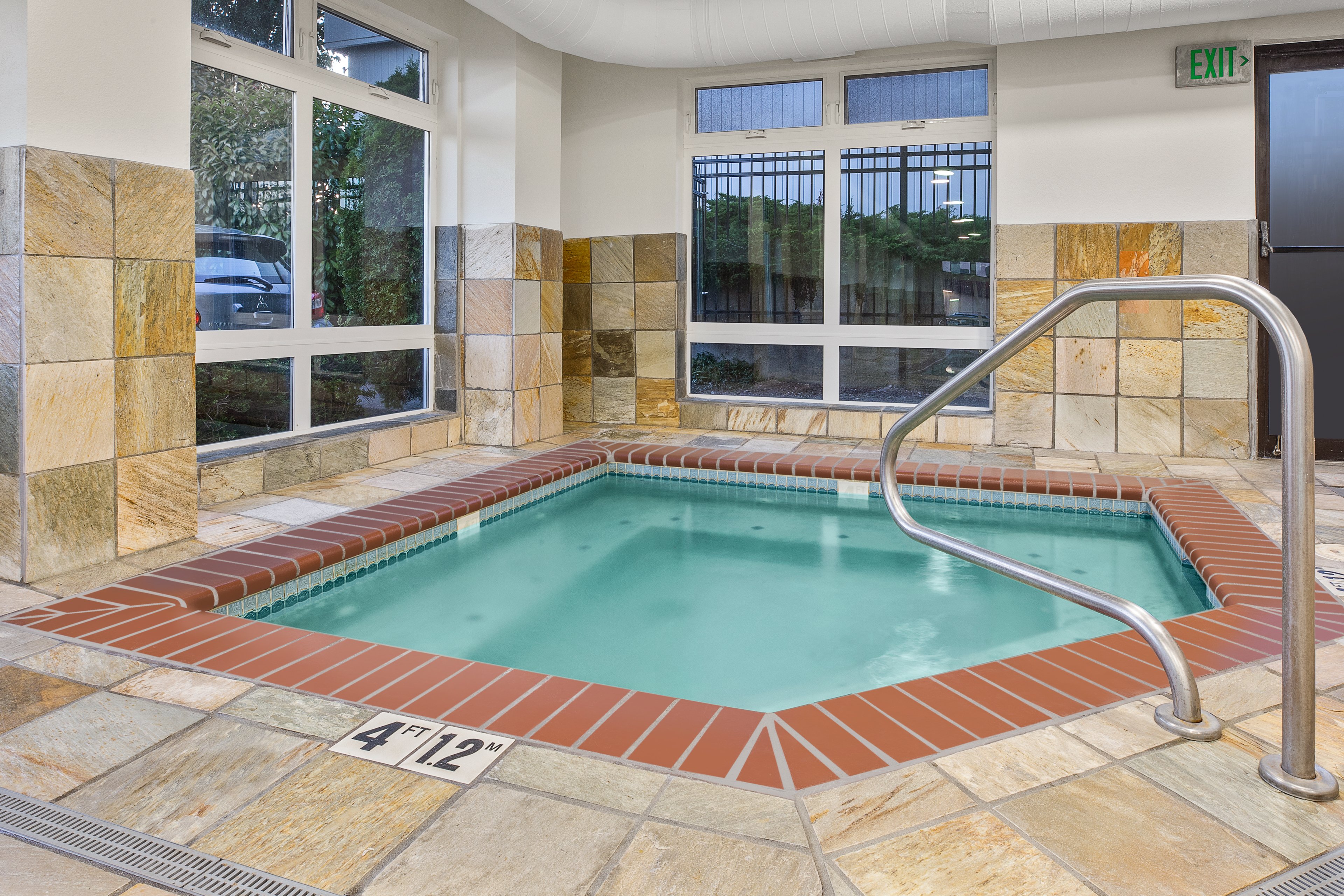 holiday inn express and suites tacoma by ihg