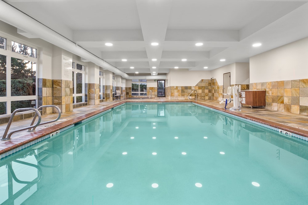 holiday inn express and suites tacoma by ihg