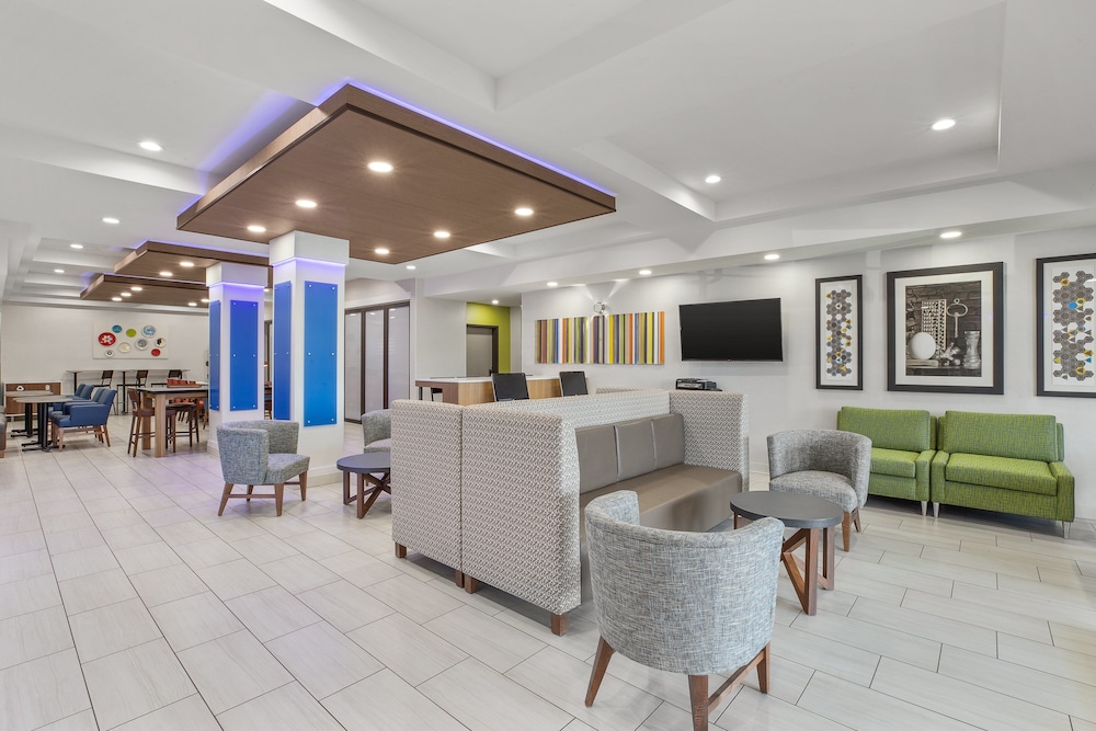 holiday inn express and suites tacoma by ihg