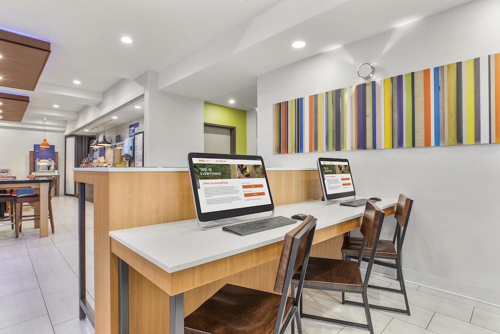holiday inn express and suites tacoma by ihg